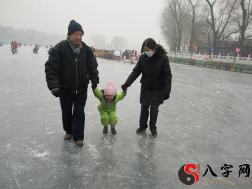 梦见自己在滑冰