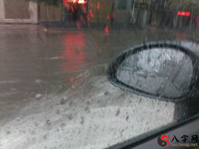 梦见暴雨发大水