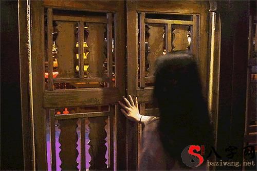 梦见门倒下来了